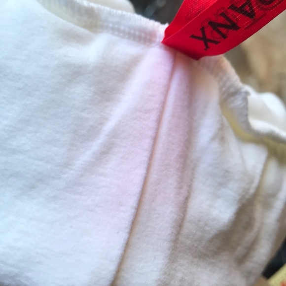 4/25$ Spanx Chic Sleeveless Turtleneck - Picture 5 of 8